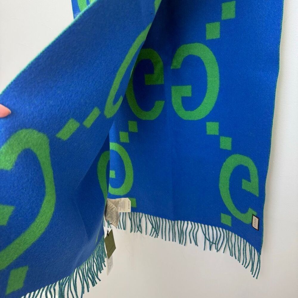 Gucci Printed Wool Scarf 🔴 - Picture 6 of 10